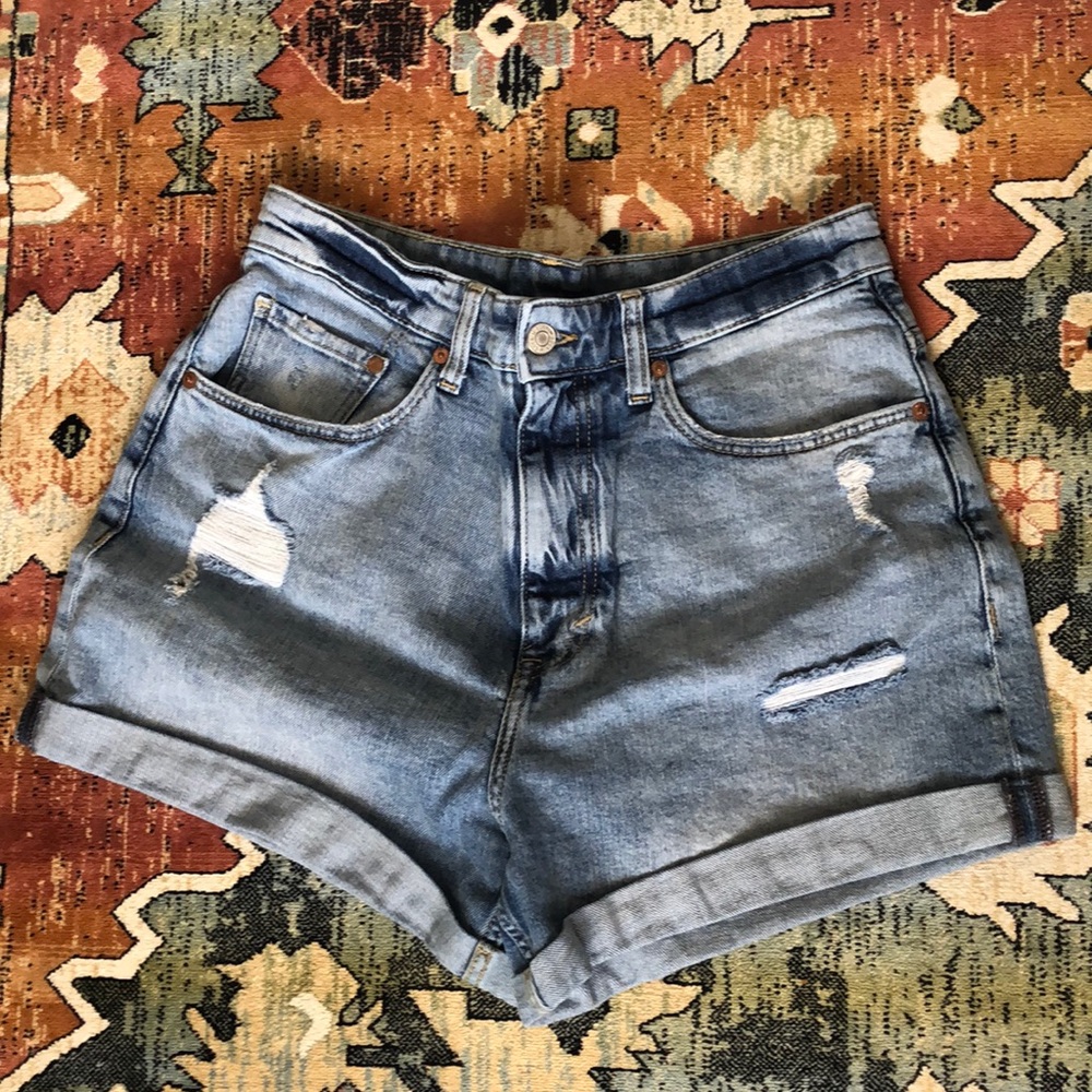 H&M High Waisted “Mom” Shorts (size 8)